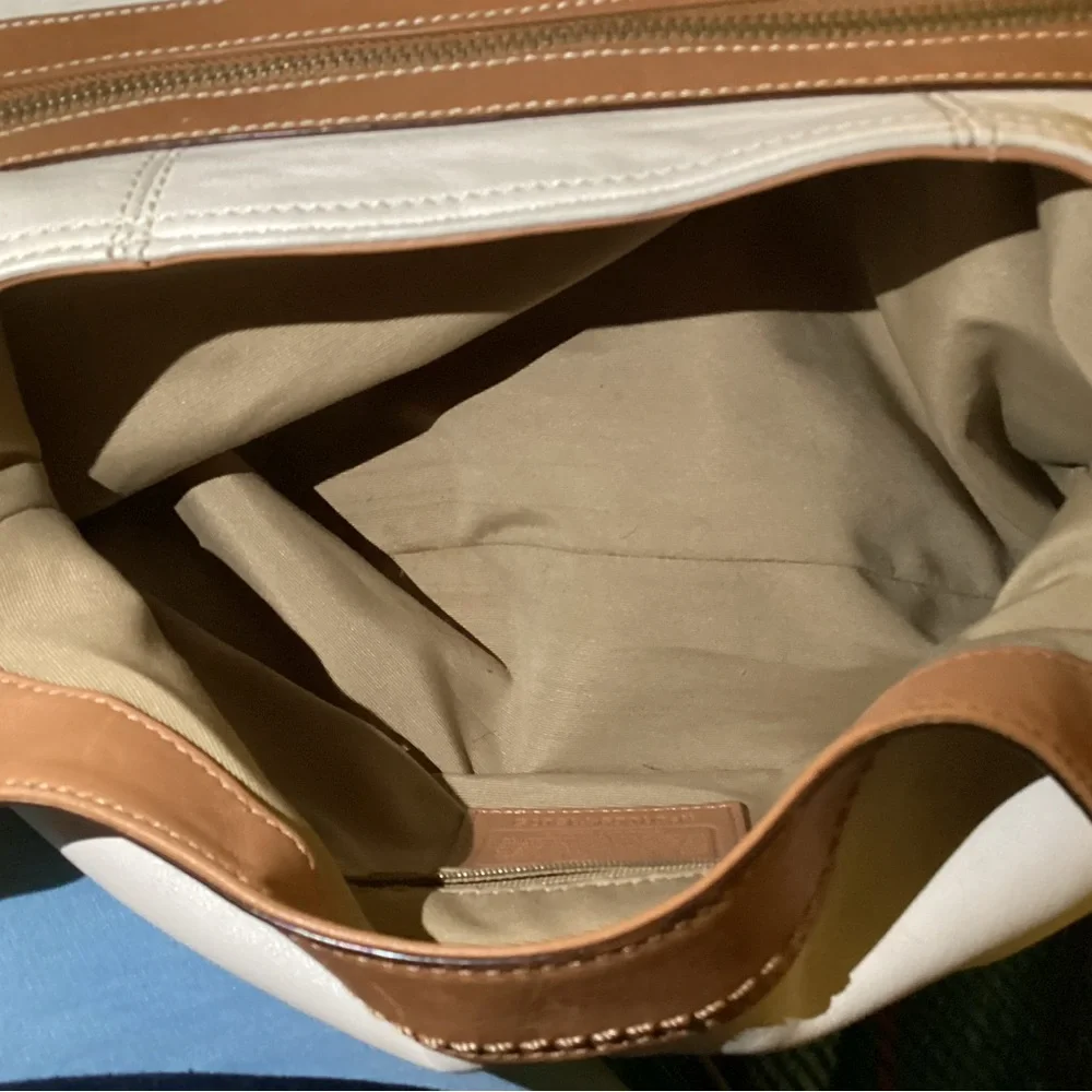 Coach Soho Lynn Hobo Buckle Bag  D1069-F15075 - Picture 10 of 13